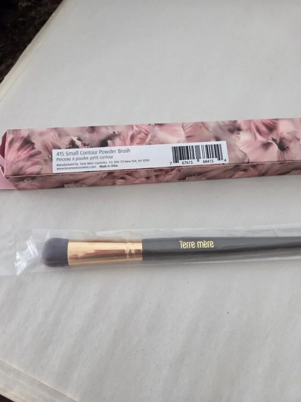 Terre Mère 415 Small Contour Powder Brush Gold Accent